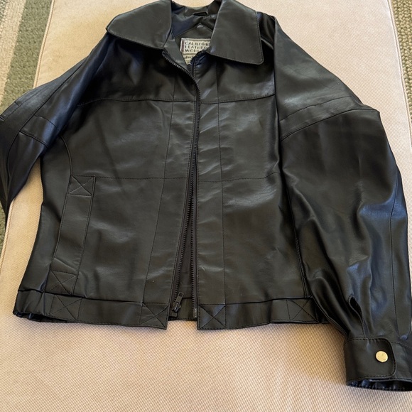 Elegant Black Leather Jacket - Picture 1 of 3